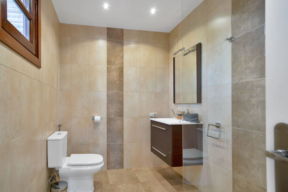 11-20939a0134ad724a8cb2a801094d15a4-30