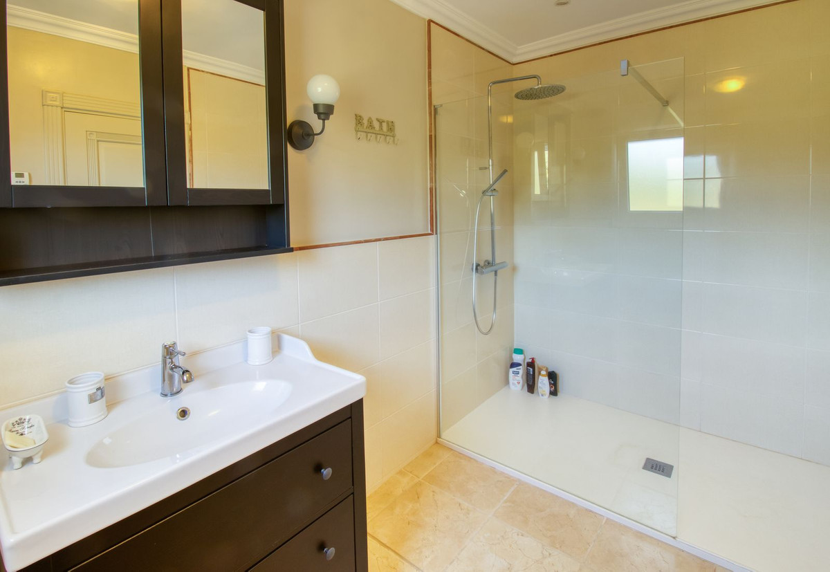 12-53013098fcab6c38b1379cd33298e050-16