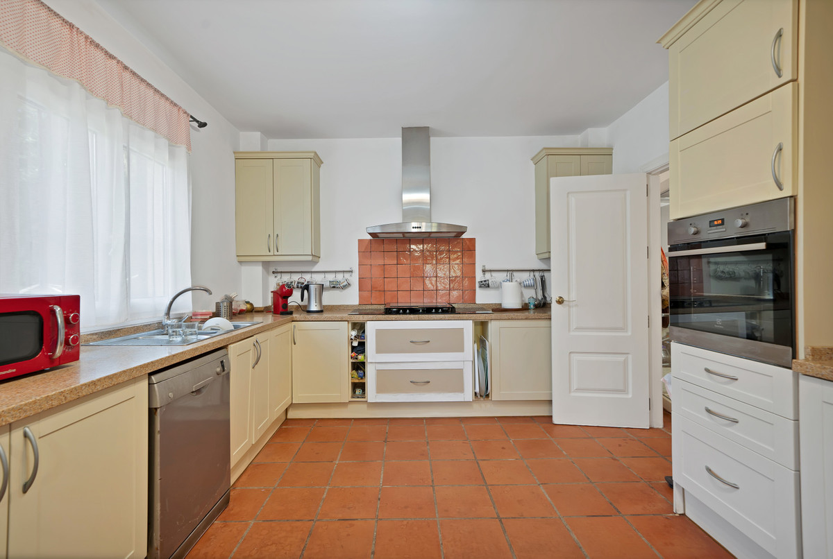 12-53013098fcab6c38b1379cd33298e050-63