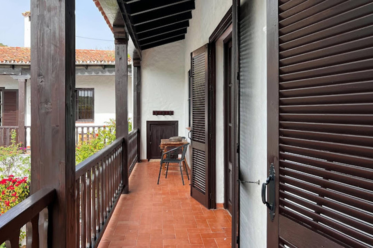 15-11d12f2f454f2f5e9b981fdd8b901d51-26