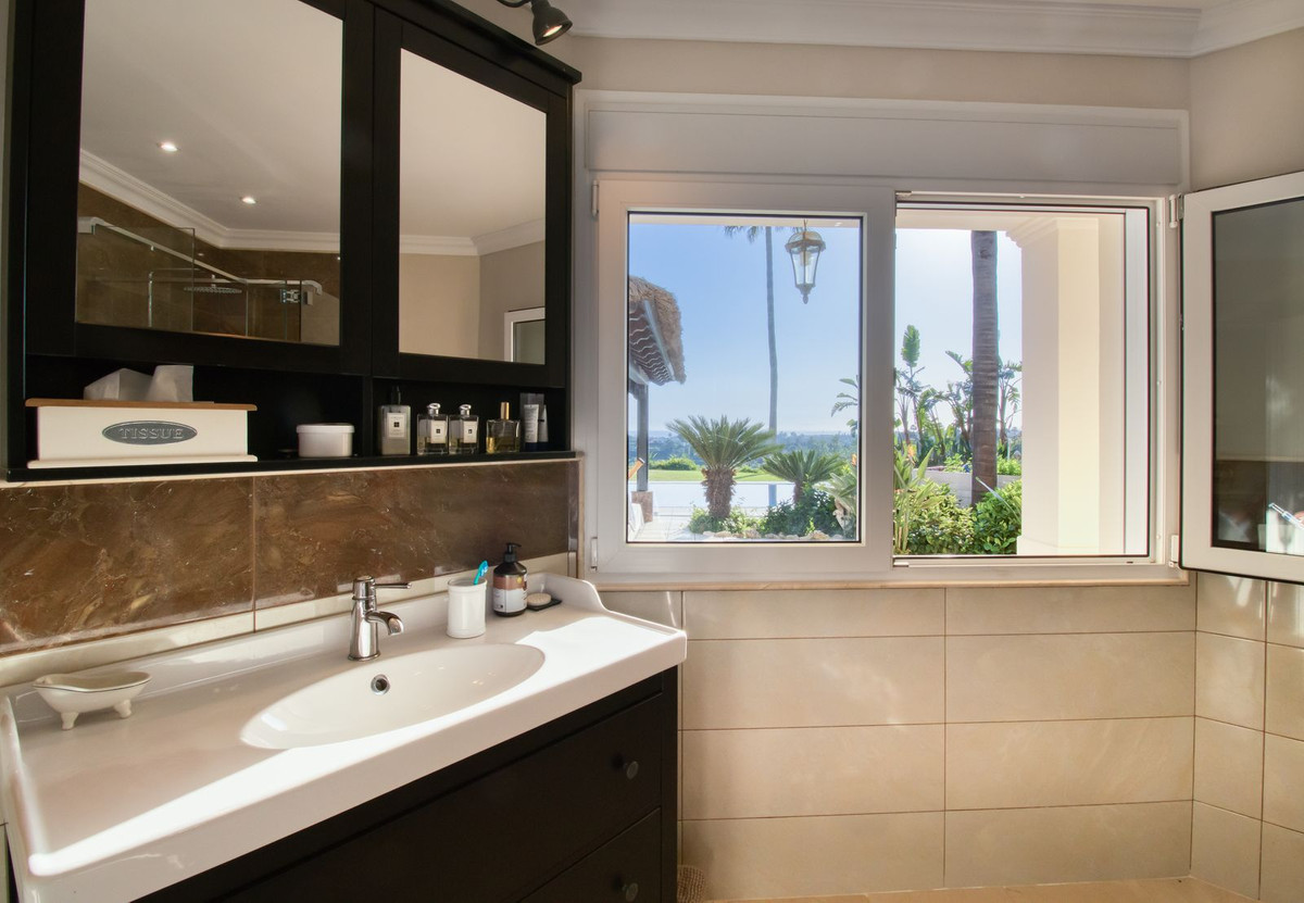 16-ec67b526875bf0124b6ce4328a754439-15