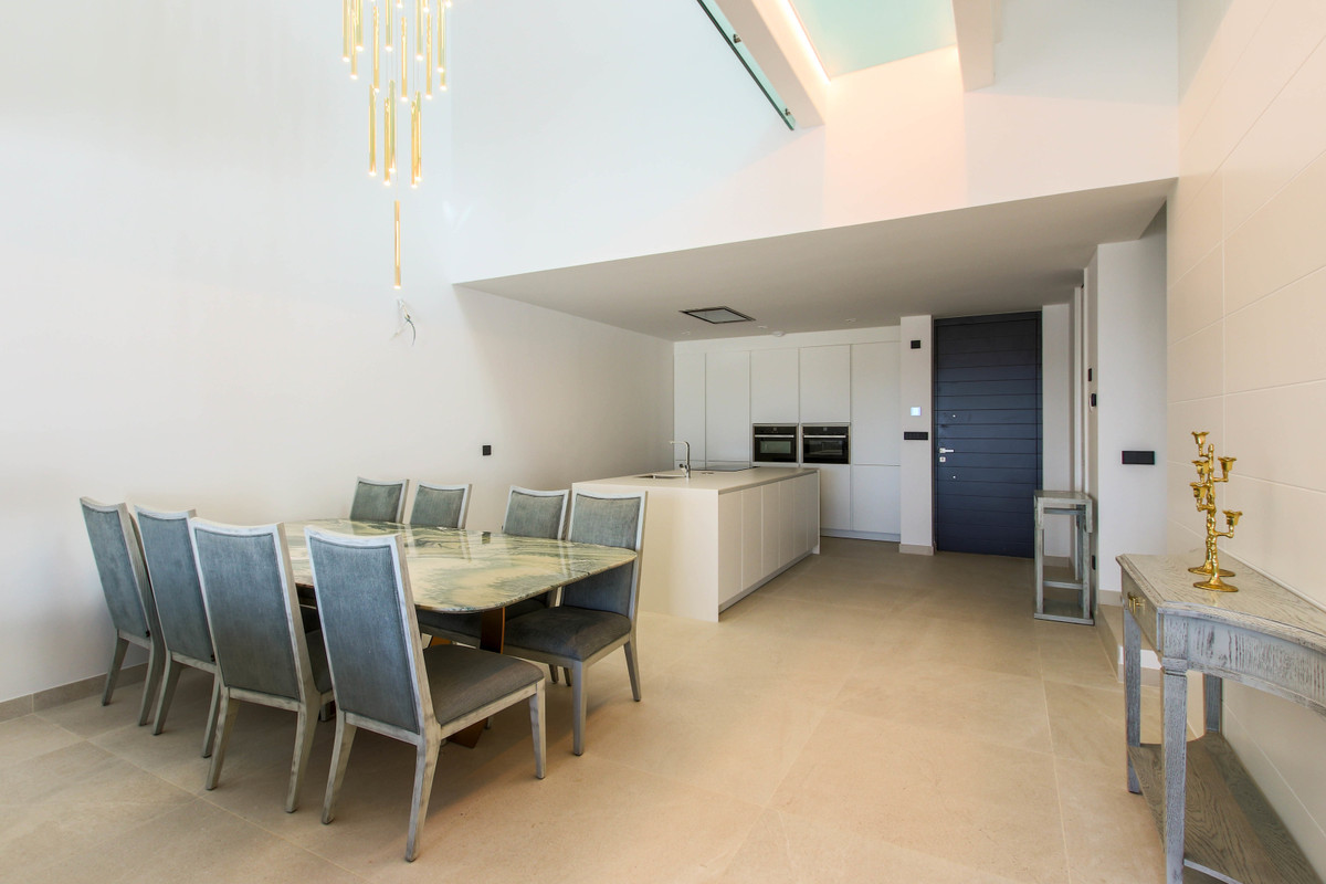 16-ec67b526875bf0124b6ce4328a754439-16