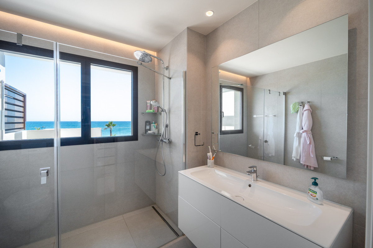 16-ec67b526875bf0124b6ce4328a754439-32