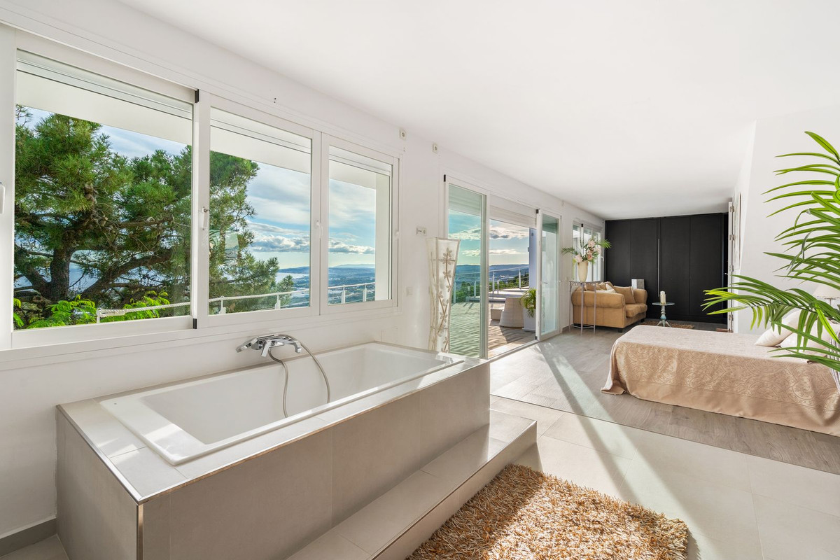 26-c684a62c9f160a1f90904dd925da0645-27