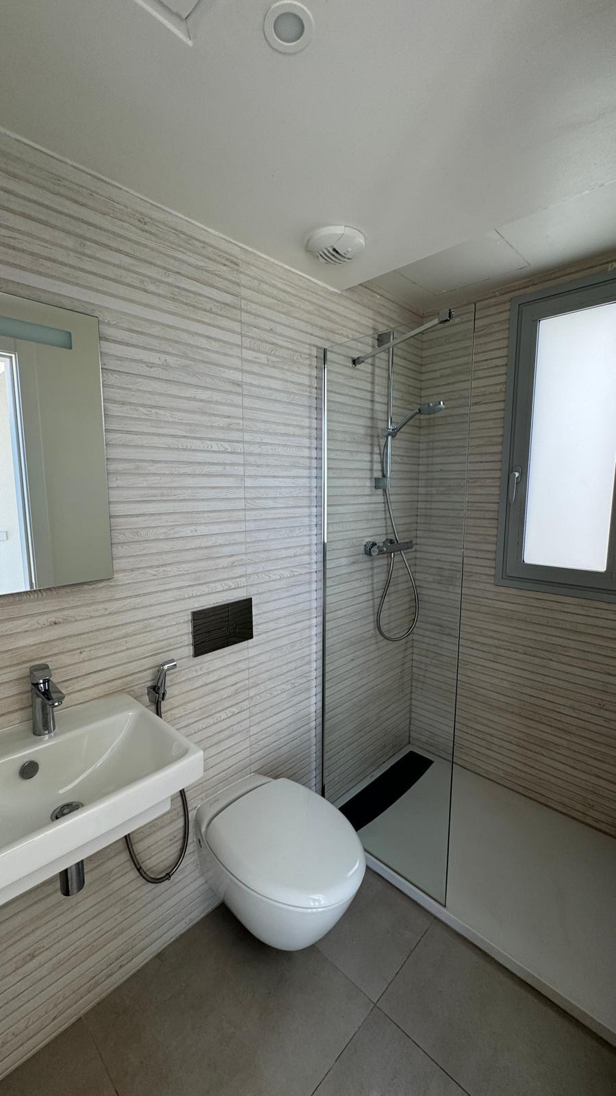 26-c684a62c9f160a1f90904dd925da0645-32