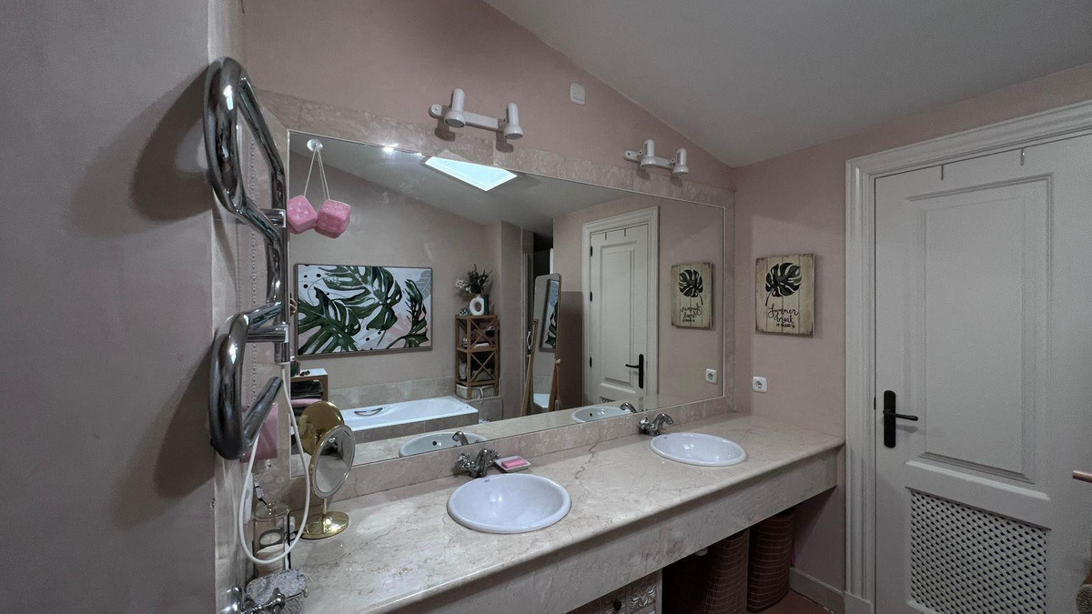 26-c684a62c9f160a1f90904dd925da0645-39