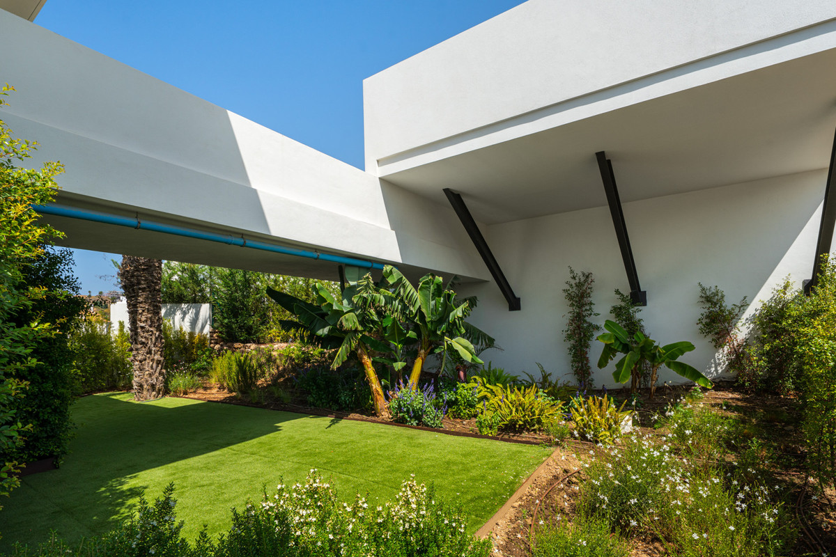 27-f6e8bc237ba13ac4c268badec6354f3d-22