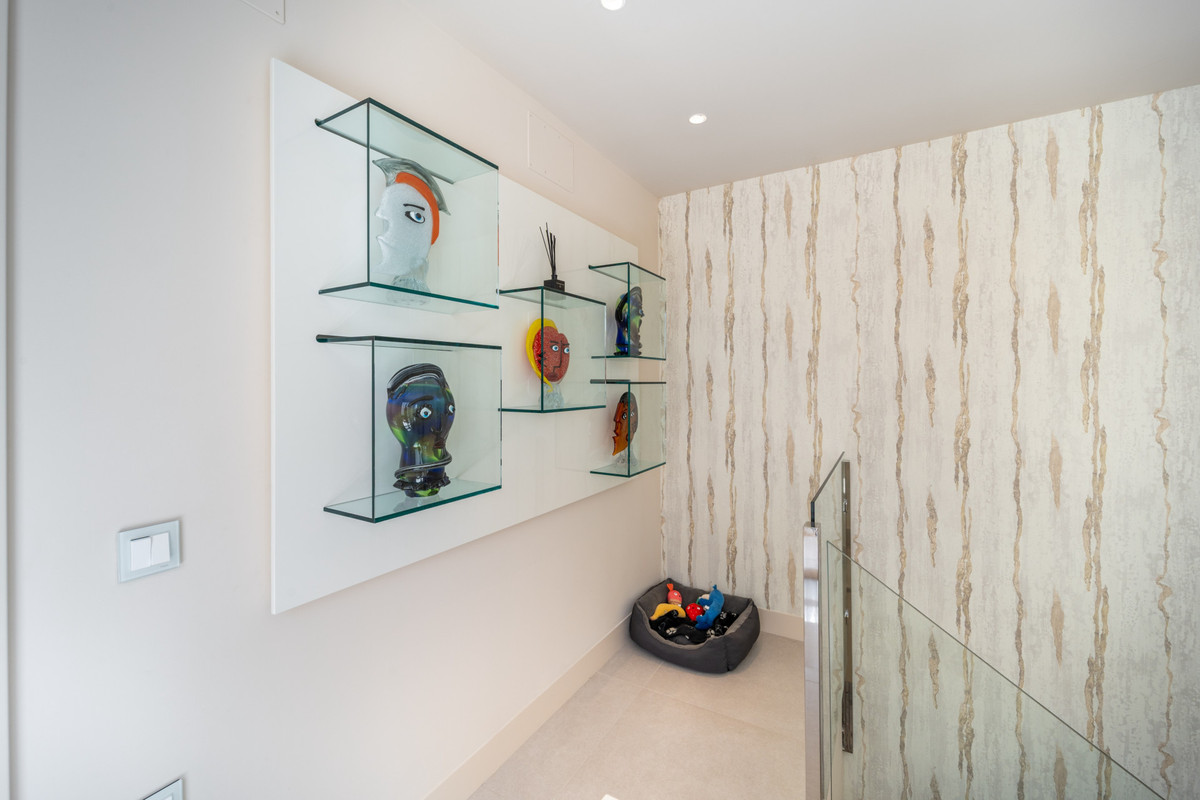 27-f6e8bc237ba13ac4c268badec6354f3d-24