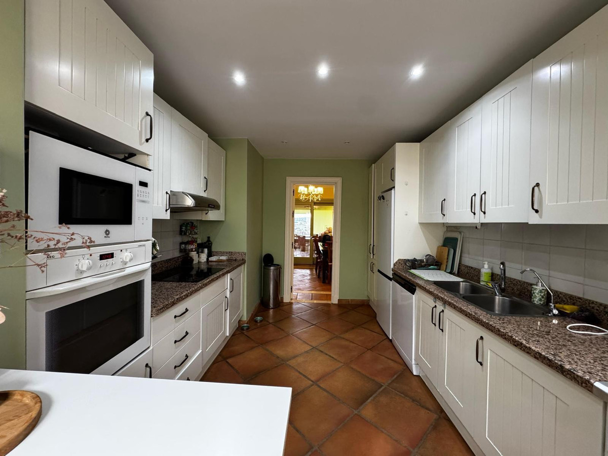 27-f6e8bc237ba13ac4c268badec6354f3d-37