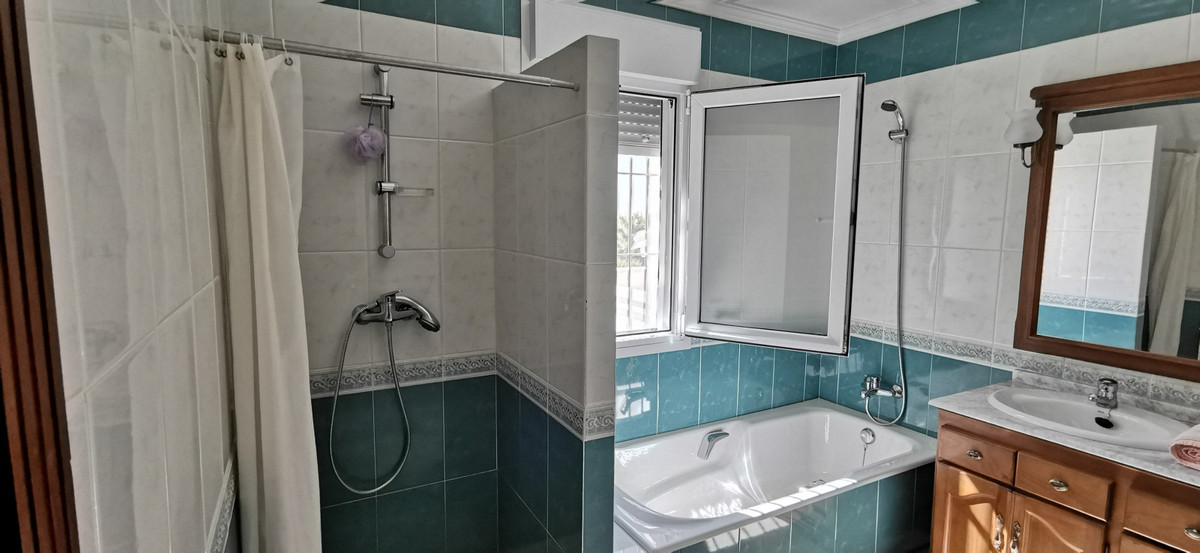 31-5e8b9eb86a2d455eeaf43a7bbf3ccd12-4