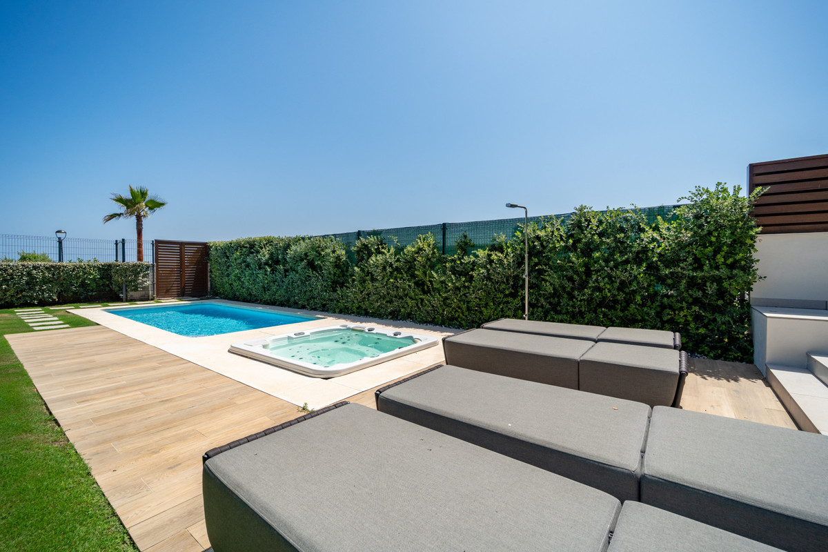 32-e7f90ea5feef5e01d64d74d6b6d8a834-20