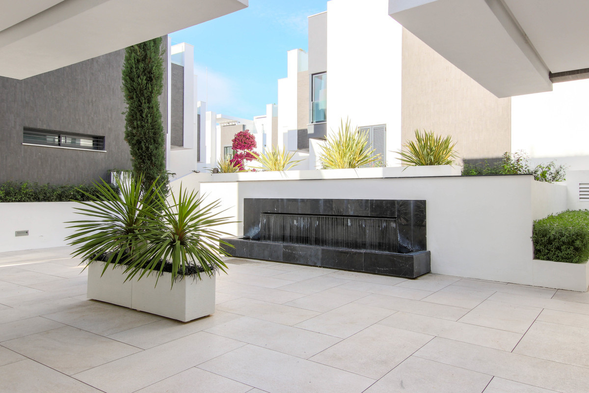 33-f37a7fab00fce6ff6b895520b67d6d6d-9