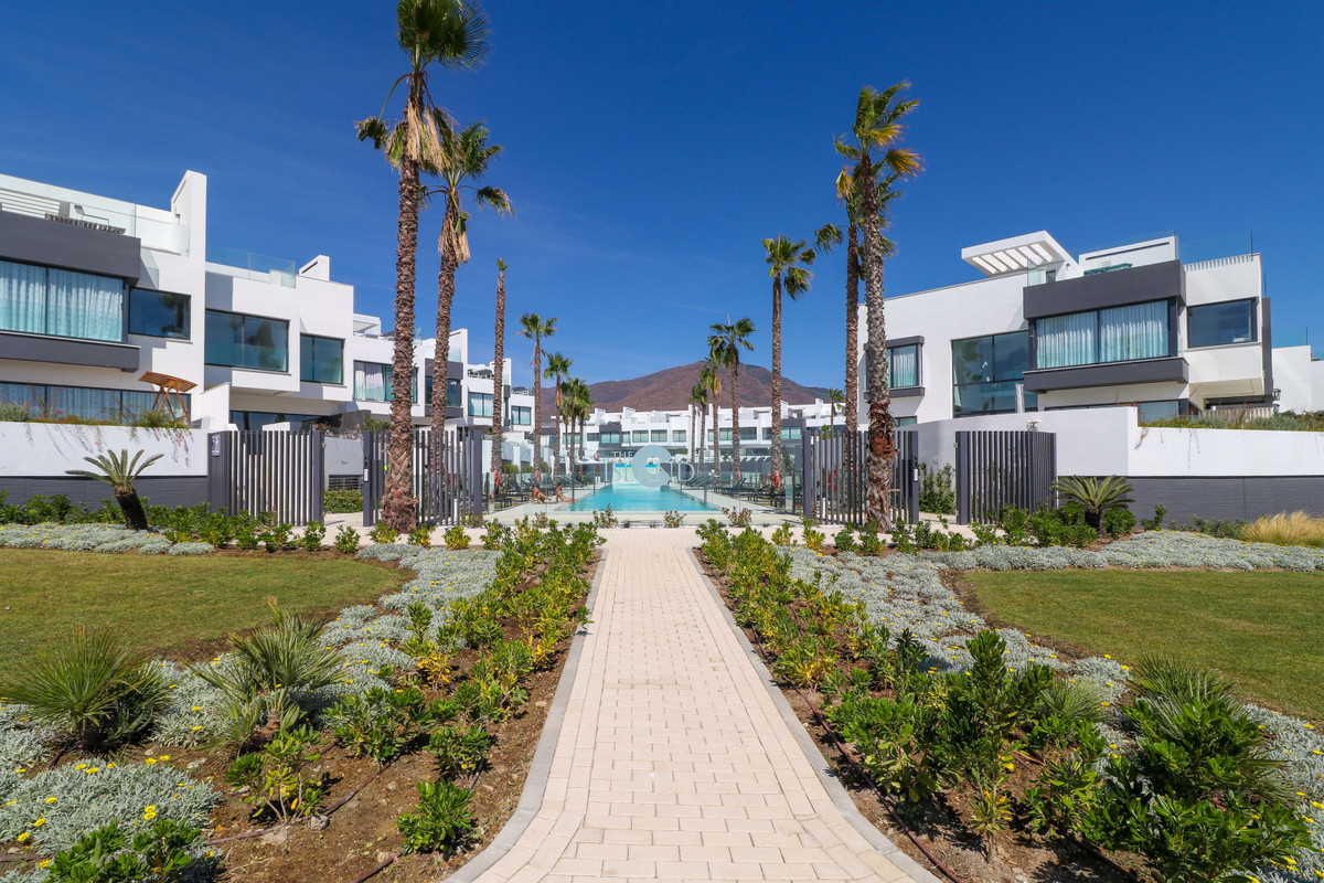 35-53608d01401493ba18e3704836160563-9