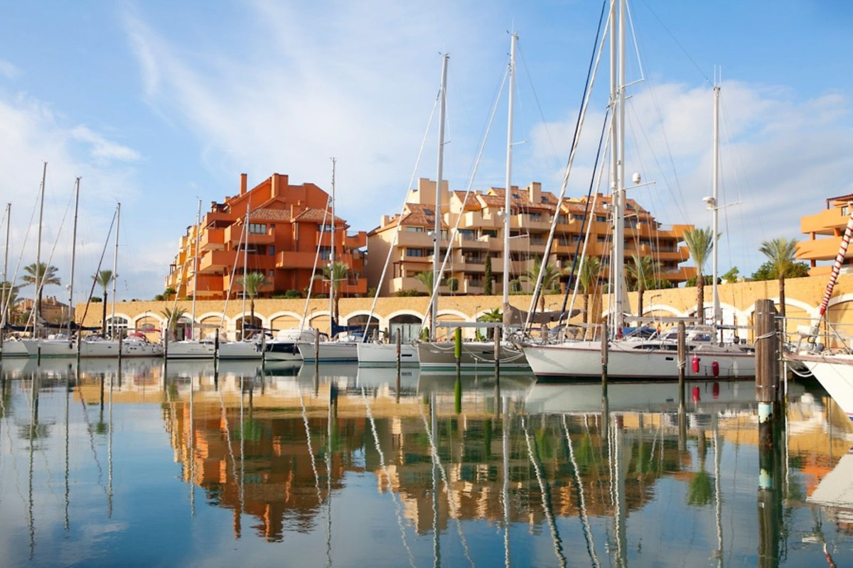 43-a8f5d713bac48f35147f2e8bcee96193-14