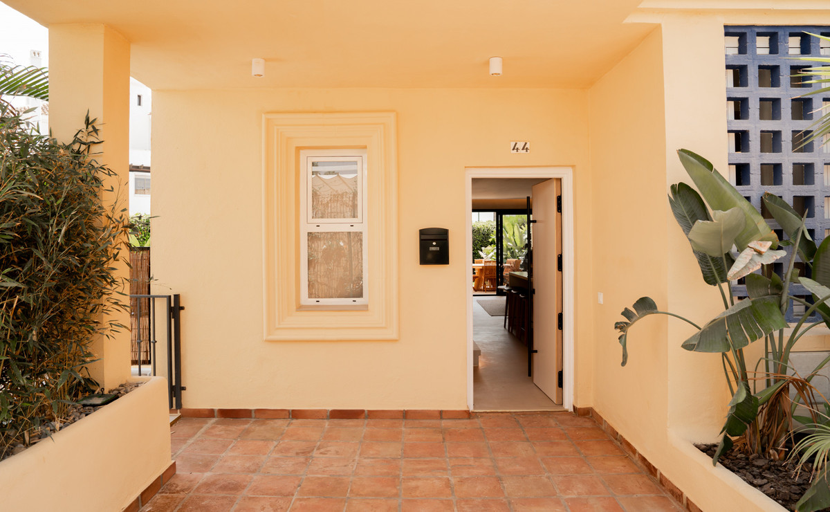 43-a8f5d713bac48f35147f2e8bcee96193-17