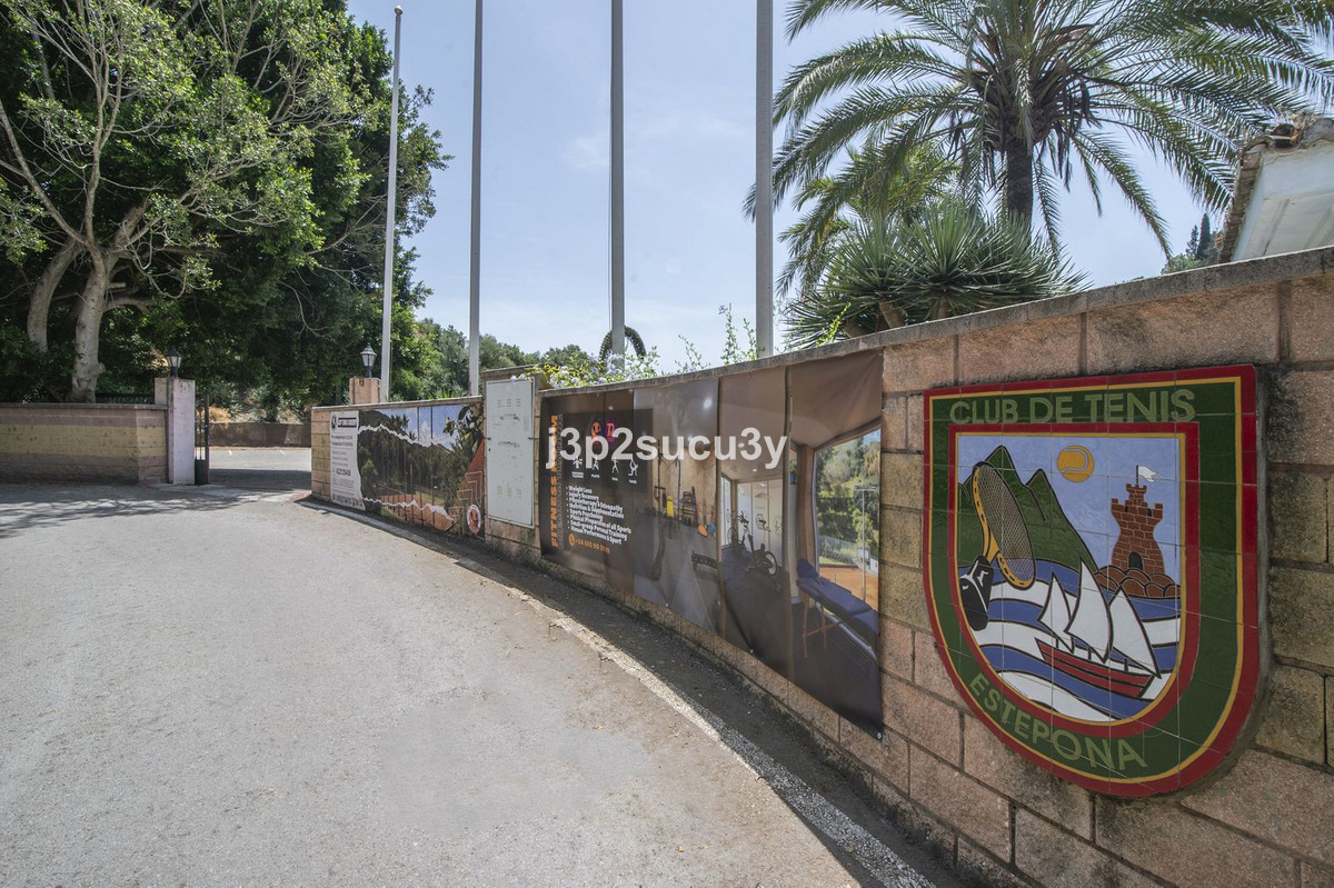 43-a8f5d713bac48f35147f2e8bcee96193-18