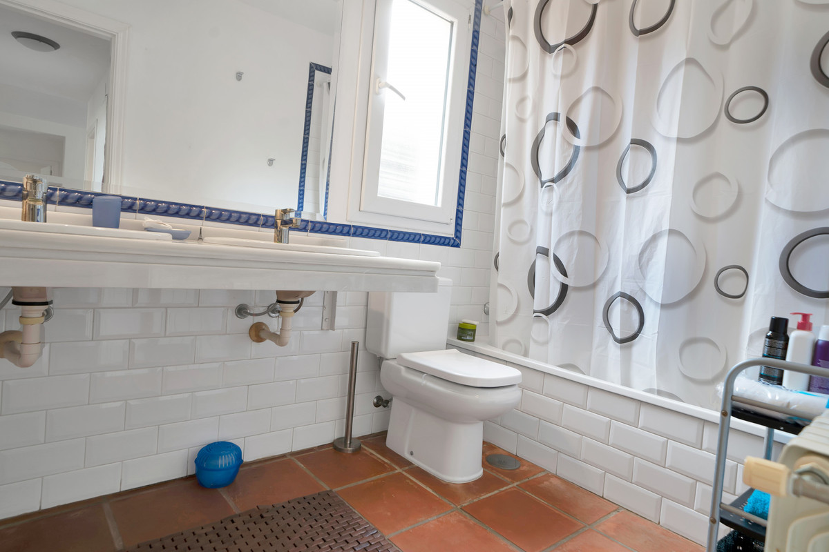 43-a8f5d713bac48f35147f2e8bcee96193-19