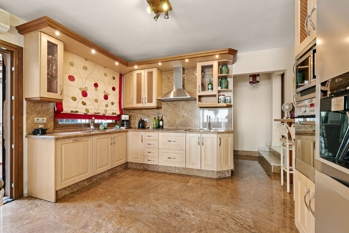 7-aa4cc561180b369757c0bb4af9886cd3-42