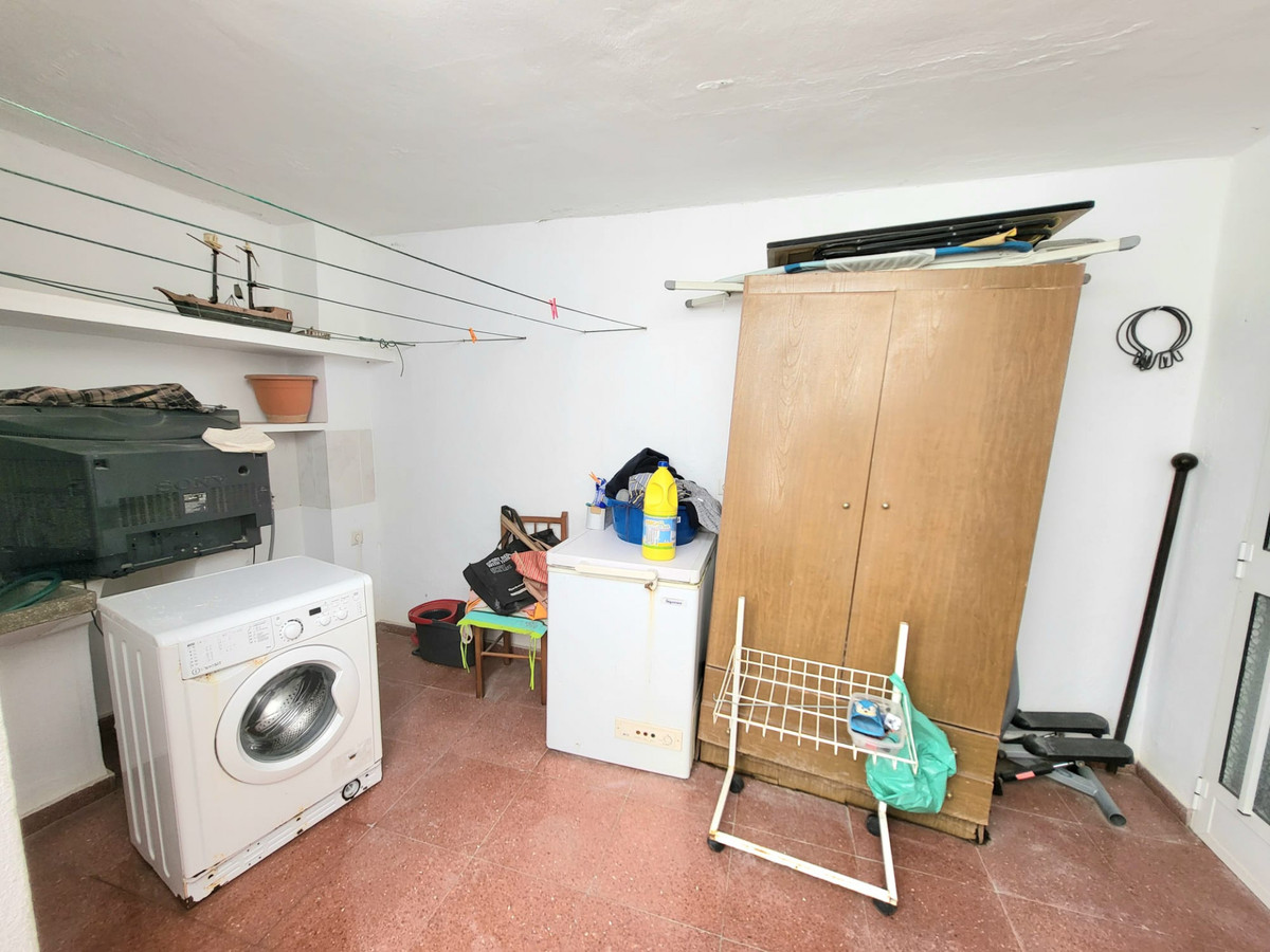 12-53013098fcab6c38b1379cd33298e050-1