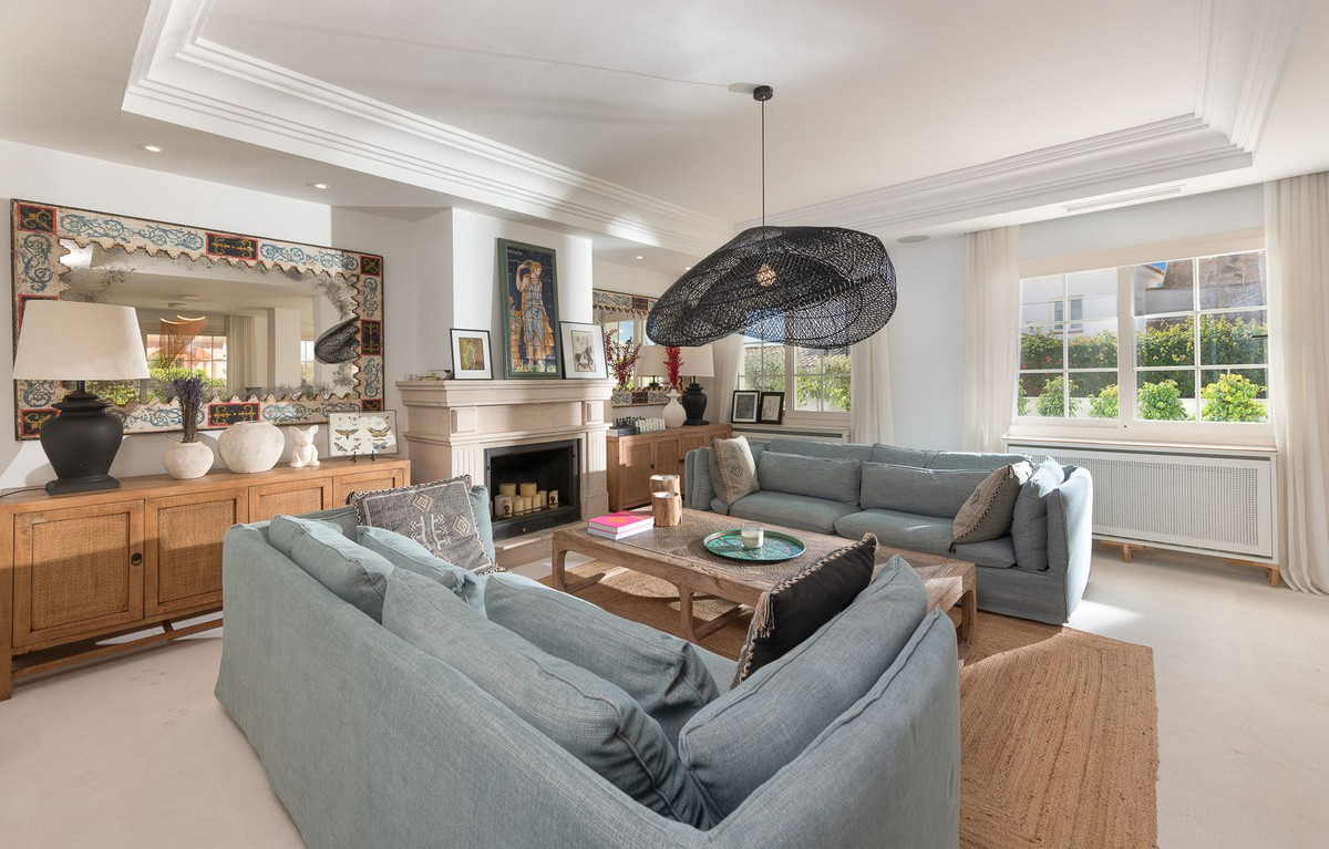 16-ec67b526875bf0124b6ce4328a754439