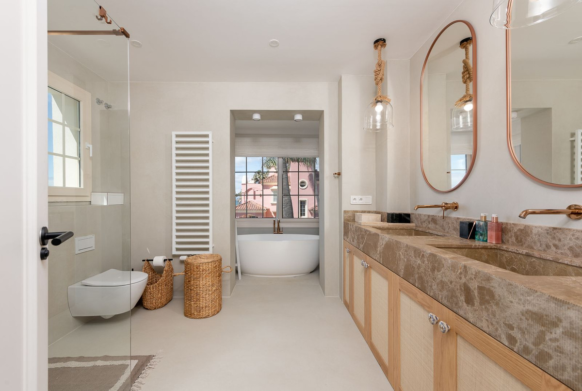 22-bcf8e6250e0bab365f900a8ac31ac040