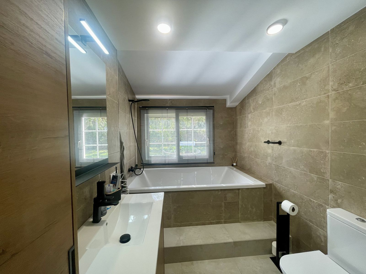 27-f6e8bc237ba13ac4c268badec6354f3d-1