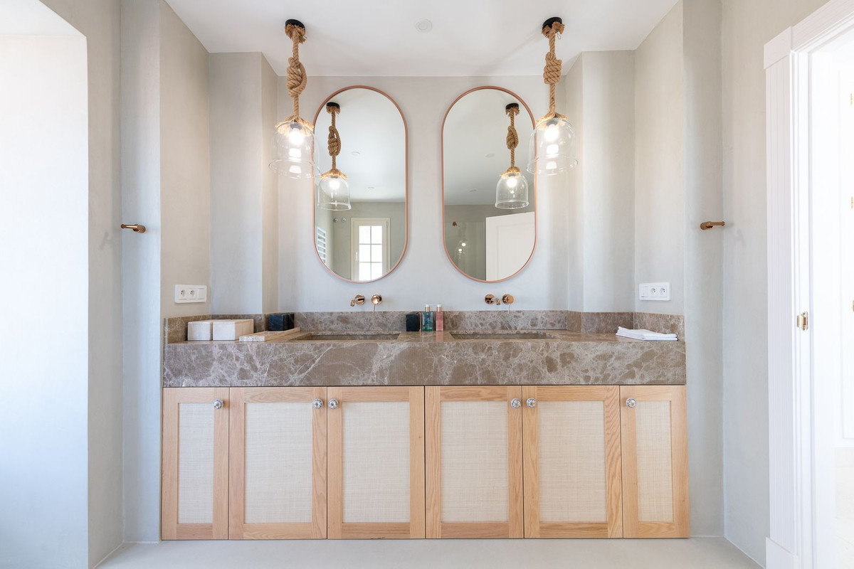 27-f6e8bc237ba13ac4c268badec6354f3d