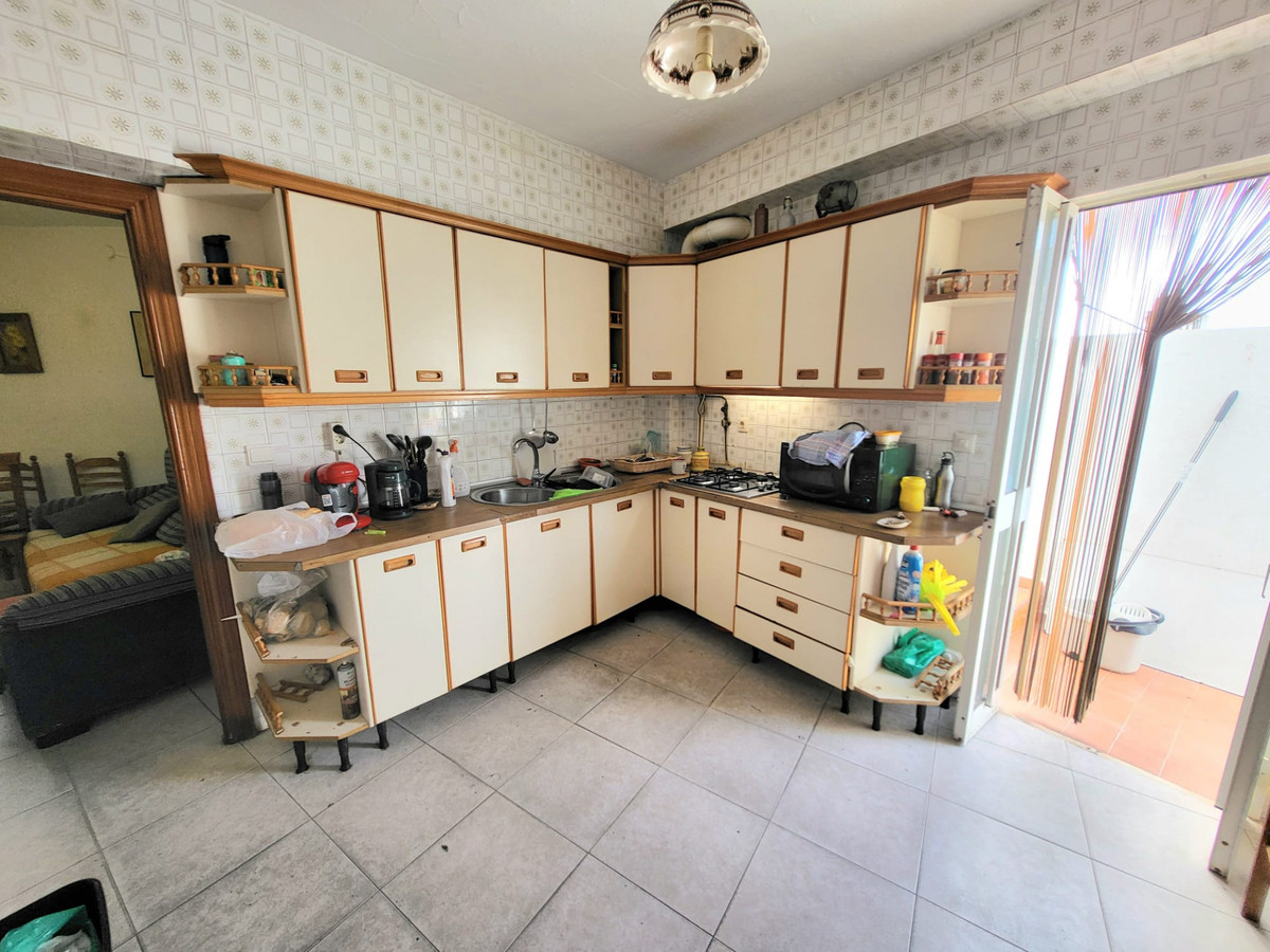 4-c23c0f86247804fa50226aecd8b0b2c8-1